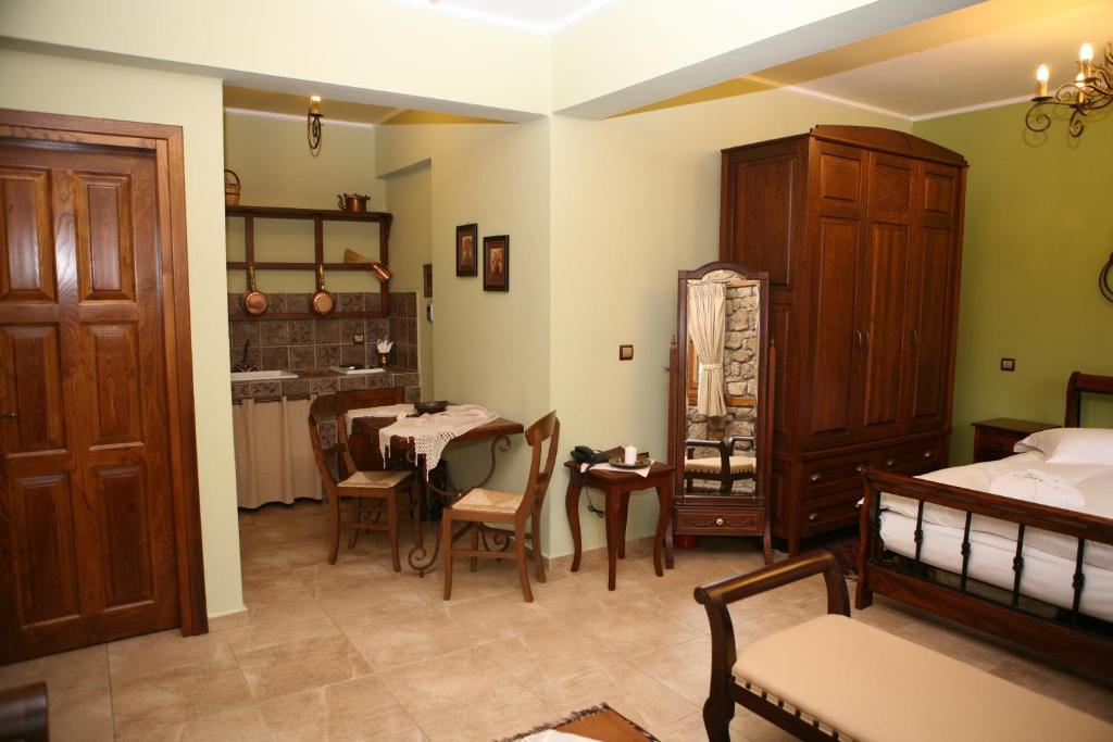 Roes Suites Káto Loutrákion Szoba fotó